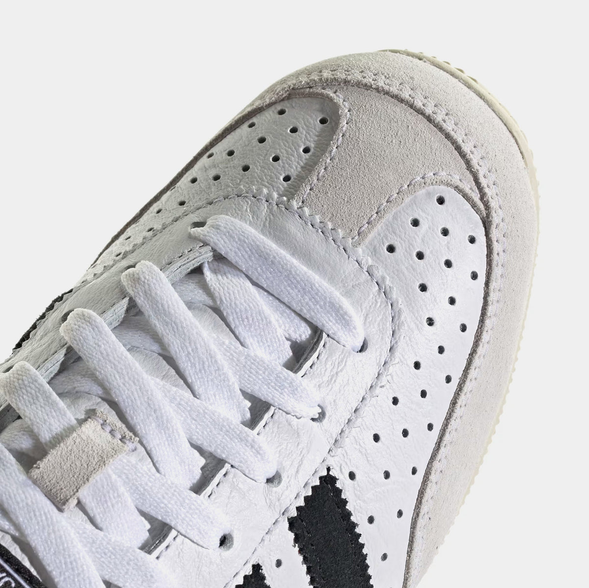Japan Womens Lifestyle Shoes (Cloud White/Core Black/Gold Metallic)
