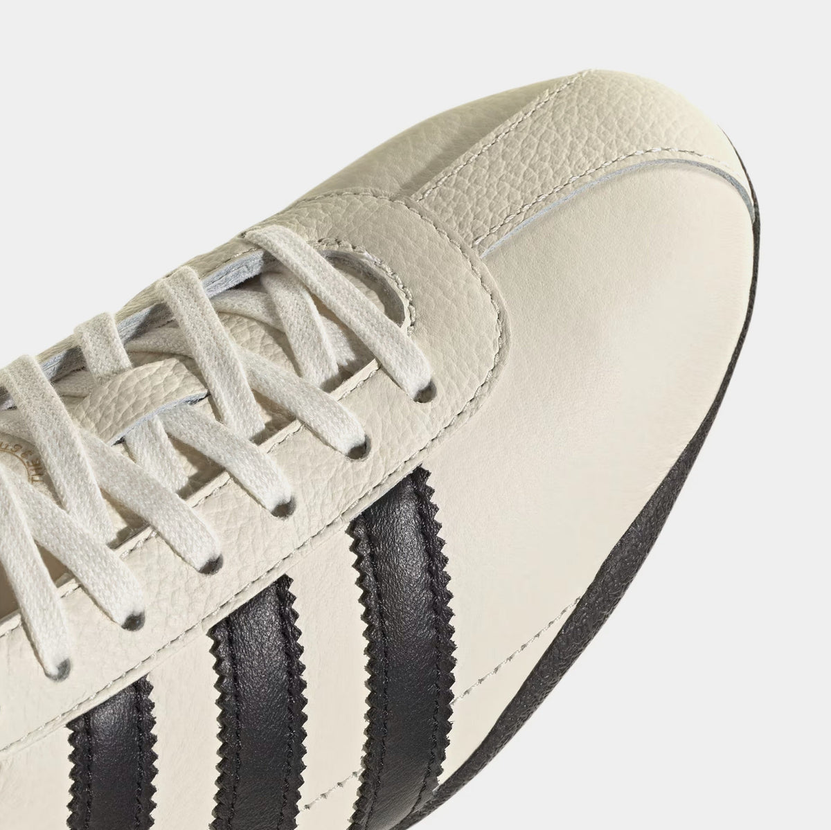 Tokyo Womens Lifestyle Shoes (Off White/Core Black/Gold Metallic)