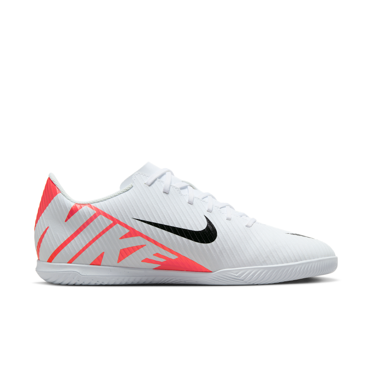 Men's Mercurial Vapor 15 Club Indoor/Court Low-Top Soccer Shoes