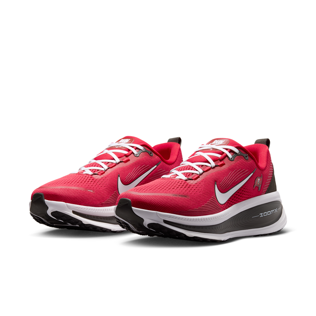 Men's Vomero 18 (Tampa Bay Buccaneers) NFL Road Running Shoes