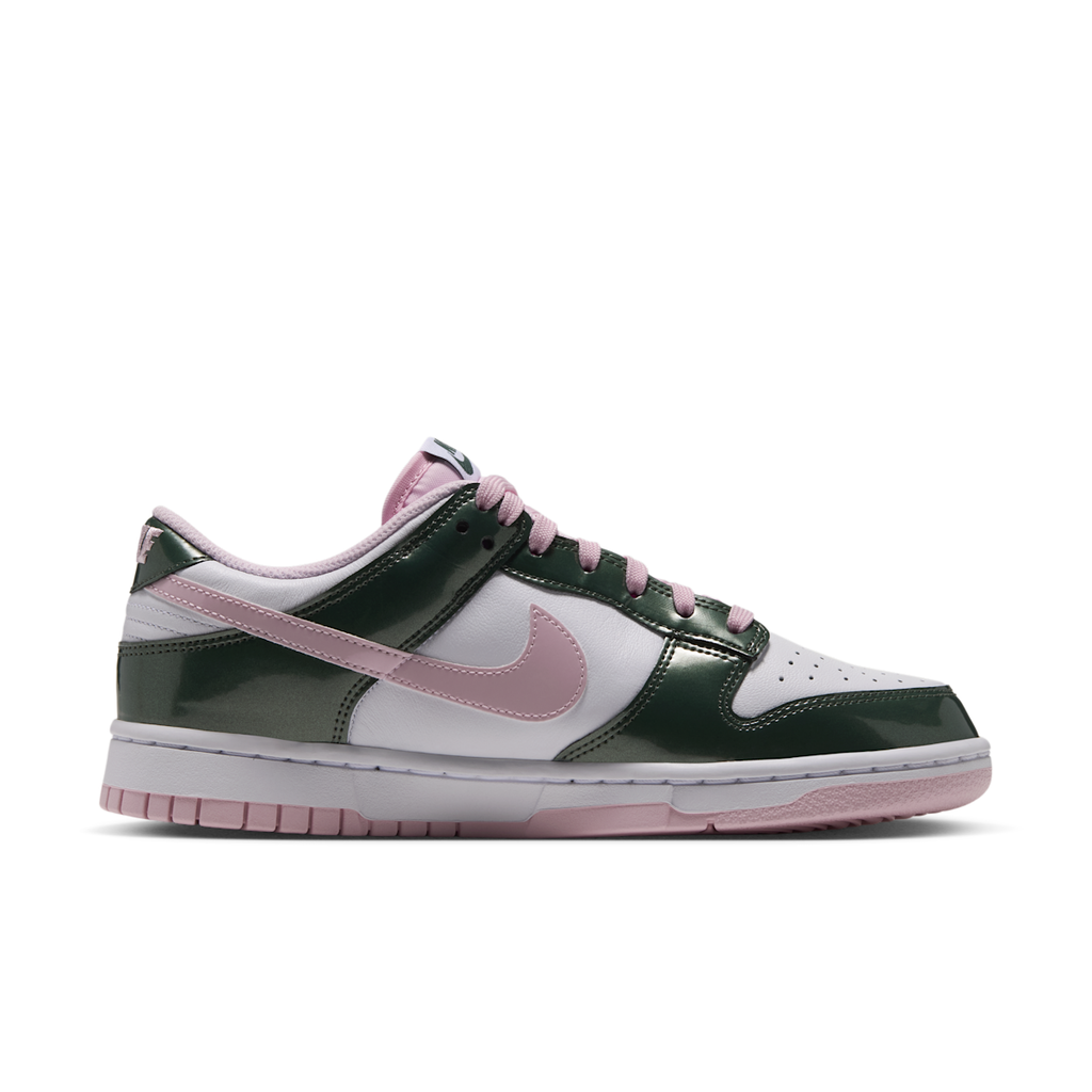 Women's Dunk Low SE Shoes