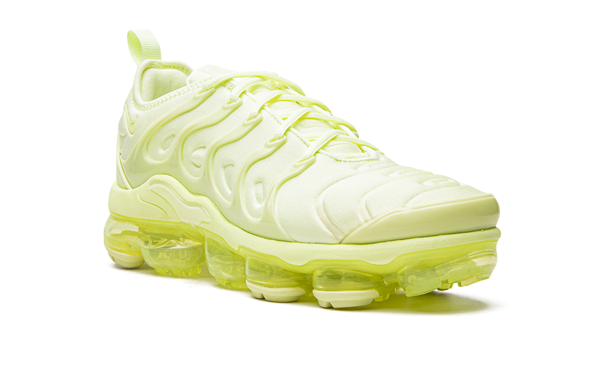 AIR VAPORMAX PLUS WMNS DJ3023 700