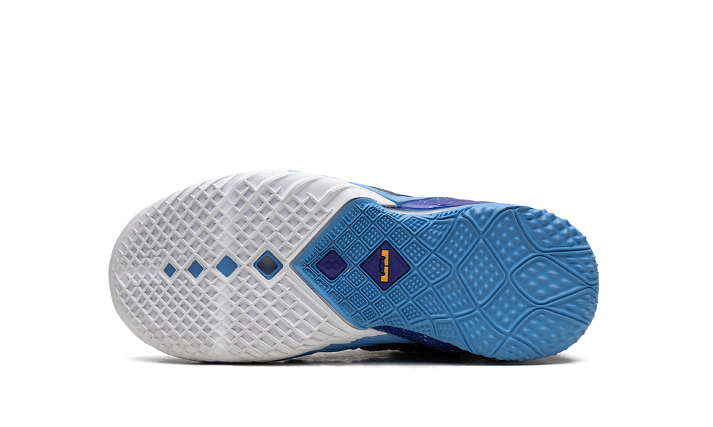 LeBron 18 GS "Minneapolis Lakers" CW2760 006